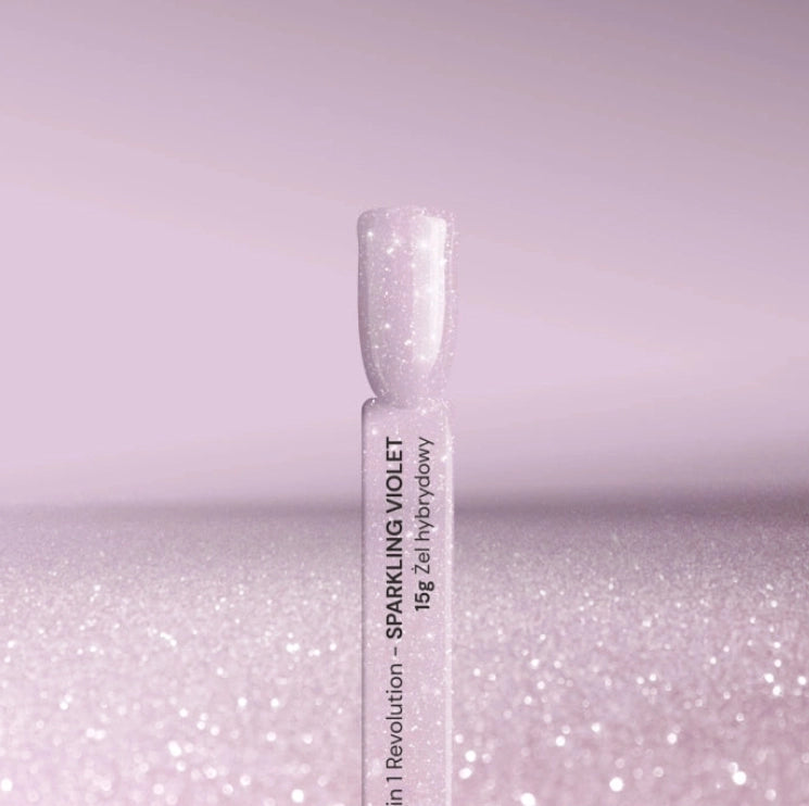 Close-up colour swatch of Silcare 10in1 Revolution Sparkling Violet Builder Gel in a Bottle (BIAB). Soft sparkling violet shade with fine shimmer and a glossy finish, ideal for strengthening natural nails, BIAB overlays, structured manicures, short nail extensions, and long-lasting salon-quality wear.
