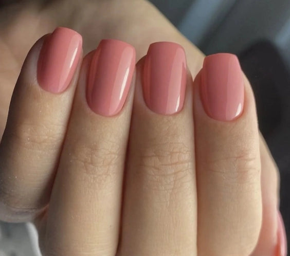 Close-up of square-shaped nails finished with Silcare Brush One Nothing Special BIAB Builder Gel in a dusty nude pink shade. Glossy natural-looking manicure with a smooth self-levelling finish, ideal for natural nail strengthening, overlays, everyday wear and long-lasting professional salon-quality results.